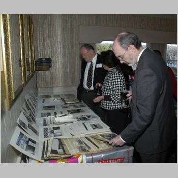 043 Jay Crepeau, Lois Schaeneman, Gordon Ulmer at photo table.jpg