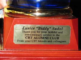 Plaque on vase for Eunice Sudol.JPG